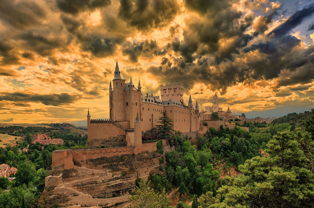Alcazar-de-segovia-6582779_1280